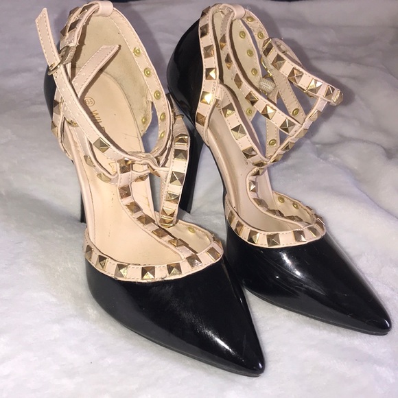 Wild Diva Shoes - Wild Diva Lounge Black and Gold heels